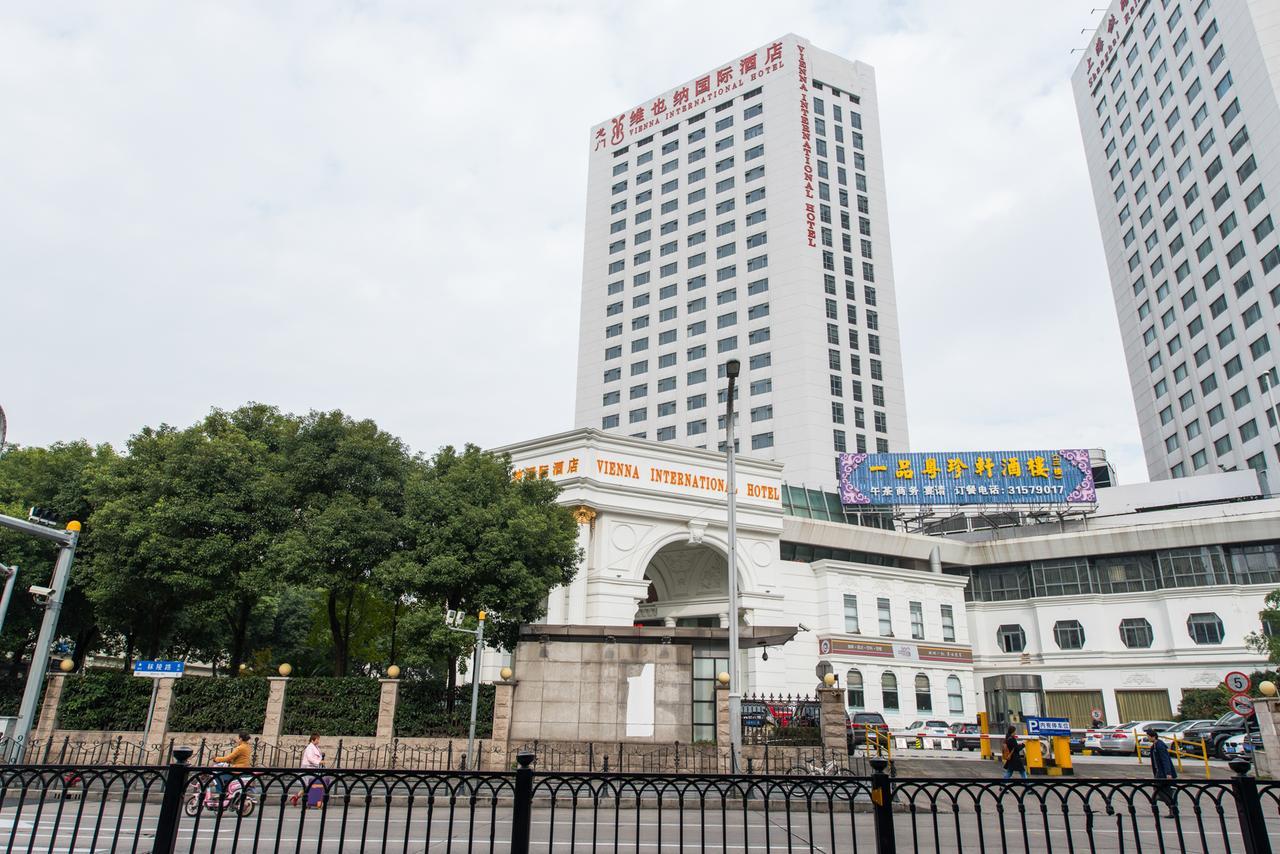 Vienna International Hotel Shanghai Train Station Xangai Exterior foto